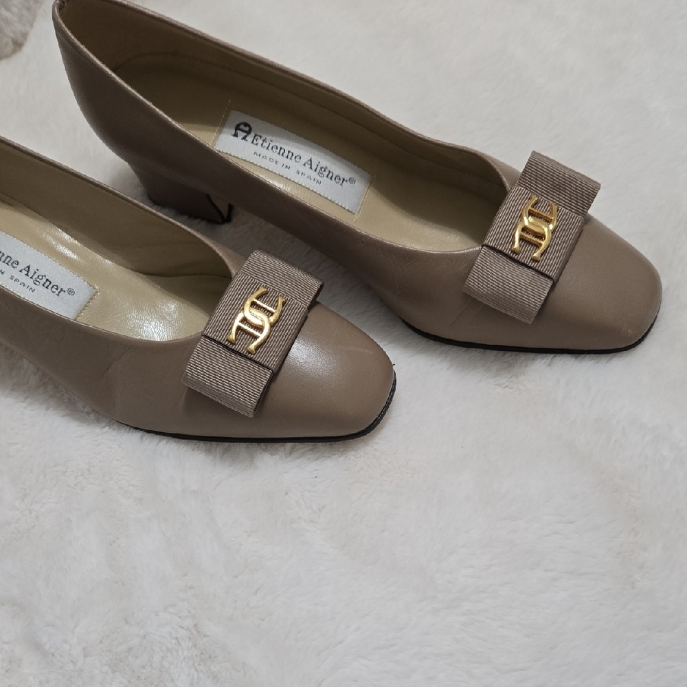 Etienne Aigner Tan Gold Heels Sophisticated Style